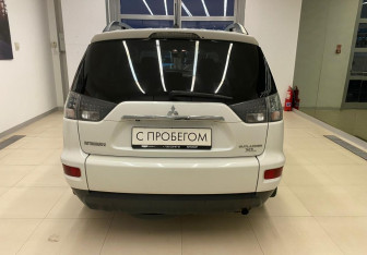 Подержанный автомобиль Mitsubishi Outlander 2011 года (5 фото)
