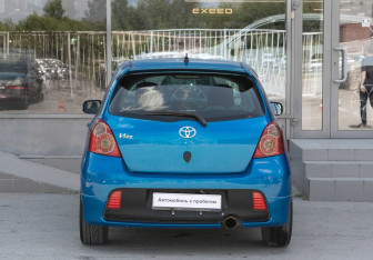 Подержанный автомобиль Toyota Vitz 2009 года (6 фото)