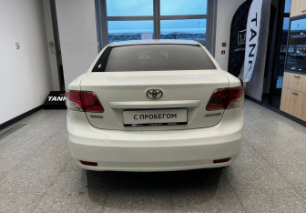 Подержанный автомобиль Toyota Avensis Sedan 2011 года (6 фото)