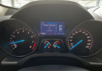 Подержанный автомобиль Ford Kuga 2016 года (11 фото)