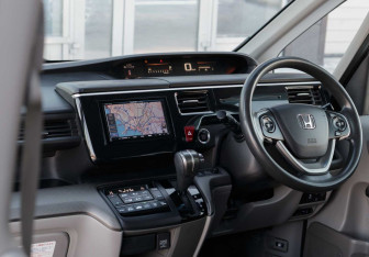 Подержанный автомобиль Honda Stepwgn 2016 года (10 фото)