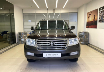 Подержанный автомобиль Toyota Land Cruiser Suv 2008 года (2 фото)