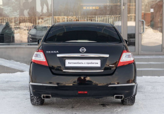 Подержанный автомобиль Nissan Teana 2013 года (6 фото)