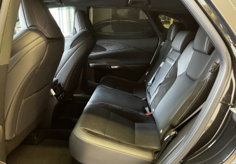 Подержанный автомобиль Lexus RX 2023 года (16 фото)