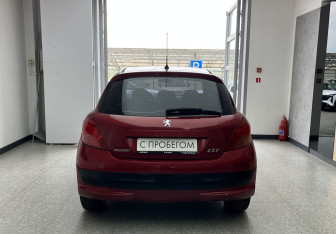 Подержанный автомобиль Peugeot 207 Hatchback 2008 года (5 фото)