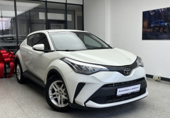 Подержанный автомобиль Toyota C-HR 2021 года (3 фото)