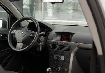 Подержанный автомобиль Opel Astra Hatchback 2006 года (10 фото)