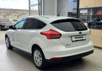 Подержанный автомобиль Ford Focus Hatchback 2016 года (6 фото)