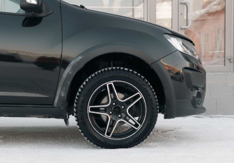 Подержанный автомобиль Renault Sandero 2016 года (9 фото)