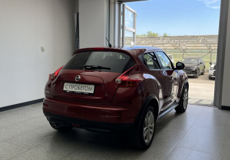 Подержанный автомобиль Nissan Juke 2013 года (4 фото)