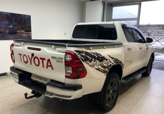 Подержанный автомобиль Toyota Hilux 2022 года (5 фото)
