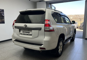 Подержанный автомобиль Toyota Land Cruiser Prado 2015 года (4 фото)