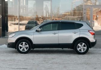 Подержанный автомобиль Nissan Qashqai 2011 года (8 фото)
