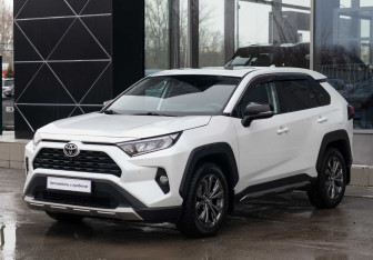 Подержанный автомобиль Toyota RAV4 2023 года (1 фото)