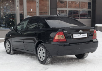 Подержанный автомобиль Toyota Corolla Sedan 2005 года (7 фото)
