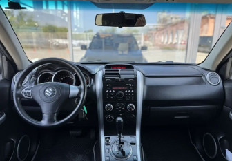 Подержанный автомобиль Suzuki Grand Vitara 2007 года (10 фото)