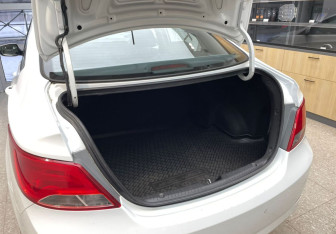 Подержанный автомобиль Hyundai Solaris Sedan 2015 года (8 фото)