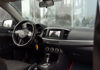 Подержанный автомобиль Mitsubishi Lancer Sedan 2007 года (10 фото)