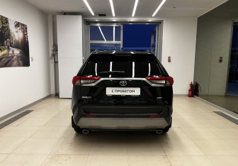 Подержанный автомобиль Toyota RAV4 2020 года (5 фото)