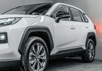 Новый Toyota RAV4 2025 (5 фото)