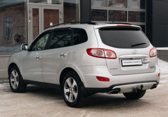 Подержанный автомобиль Hyundai Santa Fe 2011 года (7 фото)