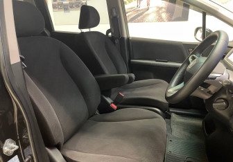 Подержанный автомобиль Honda Freed 2012 года (9 фото)