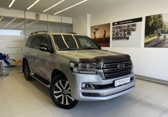Подержанный автомобиль Toyota Land Cruiser Suv 2018 года (3 фото)