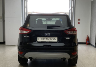 Подержанный автомобиль Ford Kuga 2016 года (5 фото)
