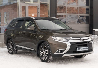 Подержанный автомобиль Mitsubishi Outlander 2016 года (3 фото)