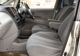 Подержанный автомобиль Toyota Nadia 1999 года (19 фото)