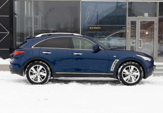 Подержанный автомобиль Infiniti FX 2012 года (4 фото)