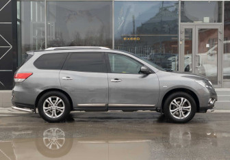 Подержанный автомобиль Nissan Pathfinder 2016 года (4 фото)