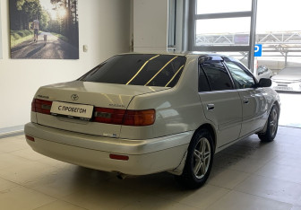 Подержанный автомобиль Toyota Corona Sedan 2001 года (4 фото)