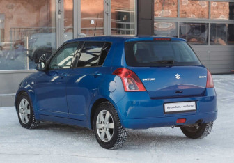Подержанный автомобиль Suzuki Swift Hatchback 2009 года (7 фото)