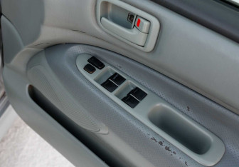 Подержанный автомобиль Toyota Vista Wagon 1998 года (15 фото)