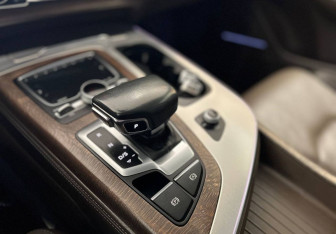 Подержанный автомобиль Audi Q7 2019 года (12 фото)