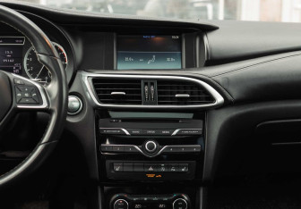 Подержанный автомобиль Infiniti QX30 2018 года (14 фото)