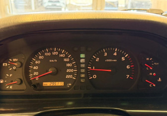 Подержанный автомобиль Toyota Land Cruiser Suv 2000 года (11 фото)