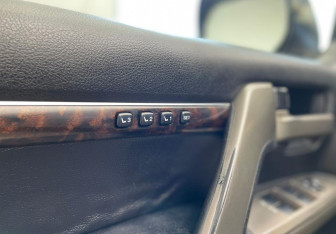 Подержанный автомобиль Toyota Land Cruiser Suv 2011 года (21 фото)