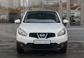 Подержанный автомобиль Nissan Qashqai 2013 года (2 фото)
