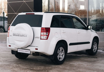Подержанный автомобиль Suzuki Grand Vitara 2013 года (5 фото)