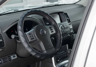 Подержанный автомобиль Nissan Pathfinder 2011 года (11 фото)