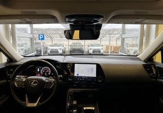 Подержанный автомобиль Lexus NX 2021 года (9 фото)