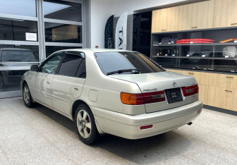 Подержанный автомобиль Toyota Corona Sedan 1999 года (6 фото)