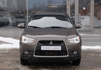 Подержанный автомобиль Mitsubishi ASX 2011 года (2 фото)