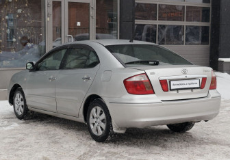 Подержанный автомобиль Toyota Premio 2003 года (7 фото)