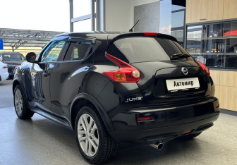 Подержанный автомобиль Nissan Juke 2011 года (6 фото)
