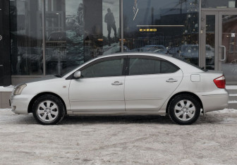 Подержанный автомобиль Toyota Premio 2003 года (8 фото)