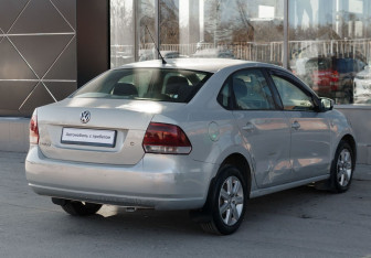 Подержанный автомобиль Volkswagen Polo Sedan 2011 года (5 фото)
