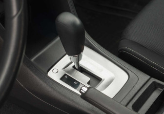 Подержанный автомобиль Subaru XV 2012 года (14 фото)